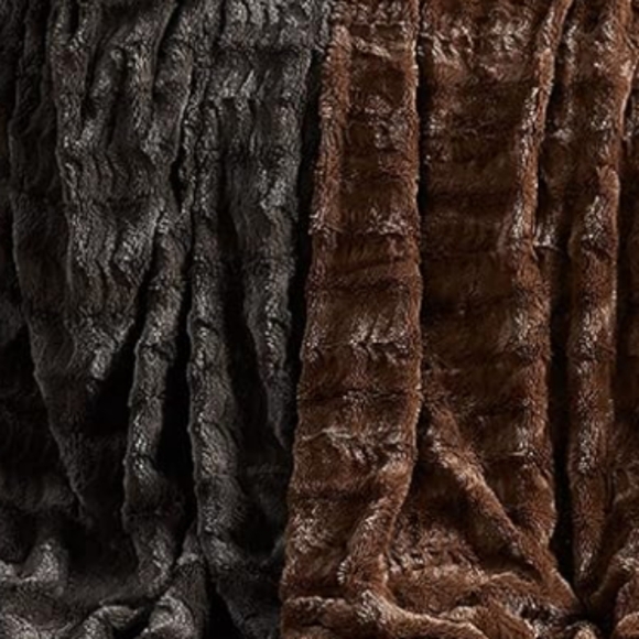 Soft Textured Chocolate Brown Queen / Full Size Bed Faux Fur Blanket Bedspread - Picture 9 of 9